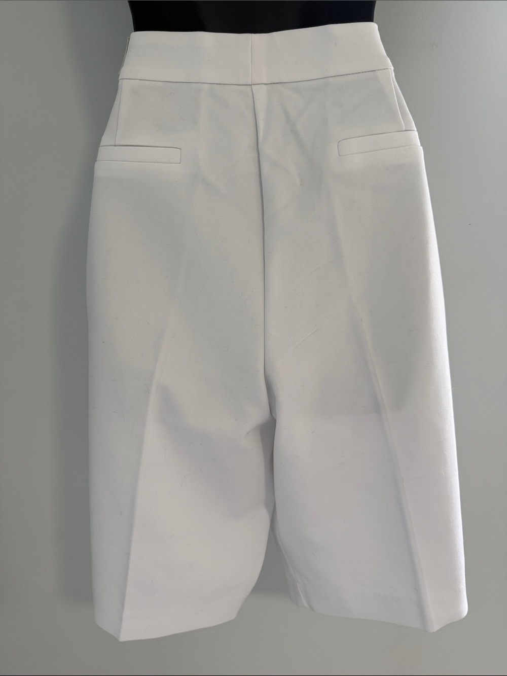 Investments Women’s White Bermuda shorts SZ14 - Picture 2 of 15